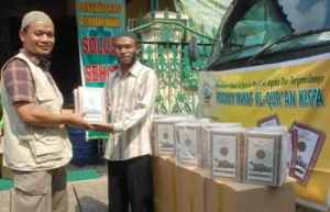 KISPA Menyerahkan 1000 Al-Qur'an untuk Nuu Waar